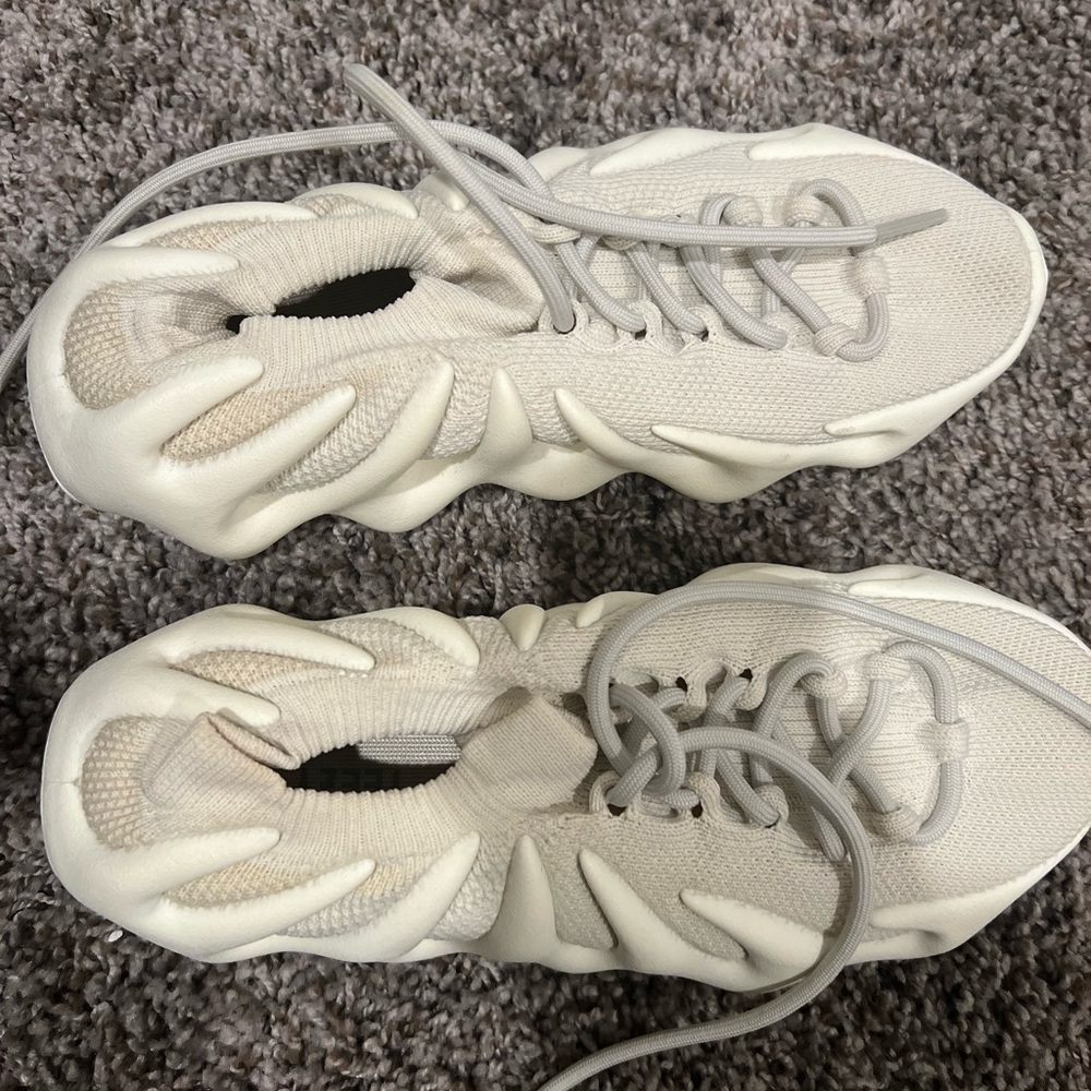 Yeezy 450 US 7 Mens/Women’s 8.5 like new only worn once .